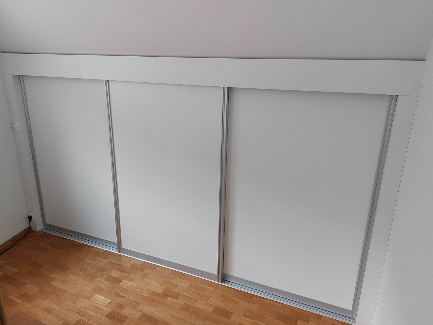 Einbauschrank Schrank Dachschräge Möbel mit Beleuchtung Schreinerei Manfred Negele Ankleidezimmer modern