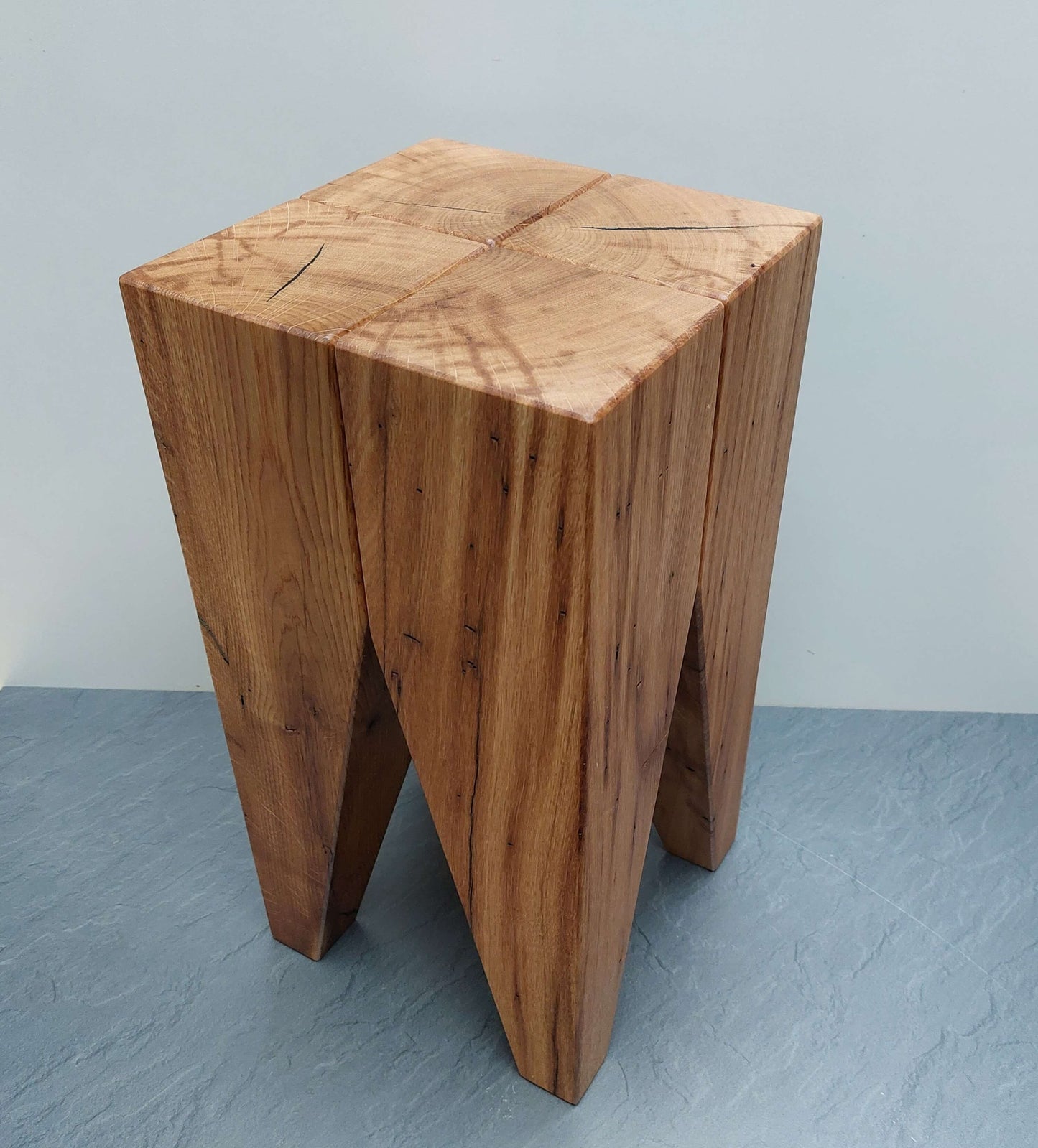 Holz Hocker Beistelltisch Eiche rustikal Zahnhocker Altholz Massivholz rustikal Couchtisch Coffeetable Nachttisch Nachtkästchen Wohnzimmer Esszimmer Küche Büro Praxis Wartezimmer Arzt Zahnarzt