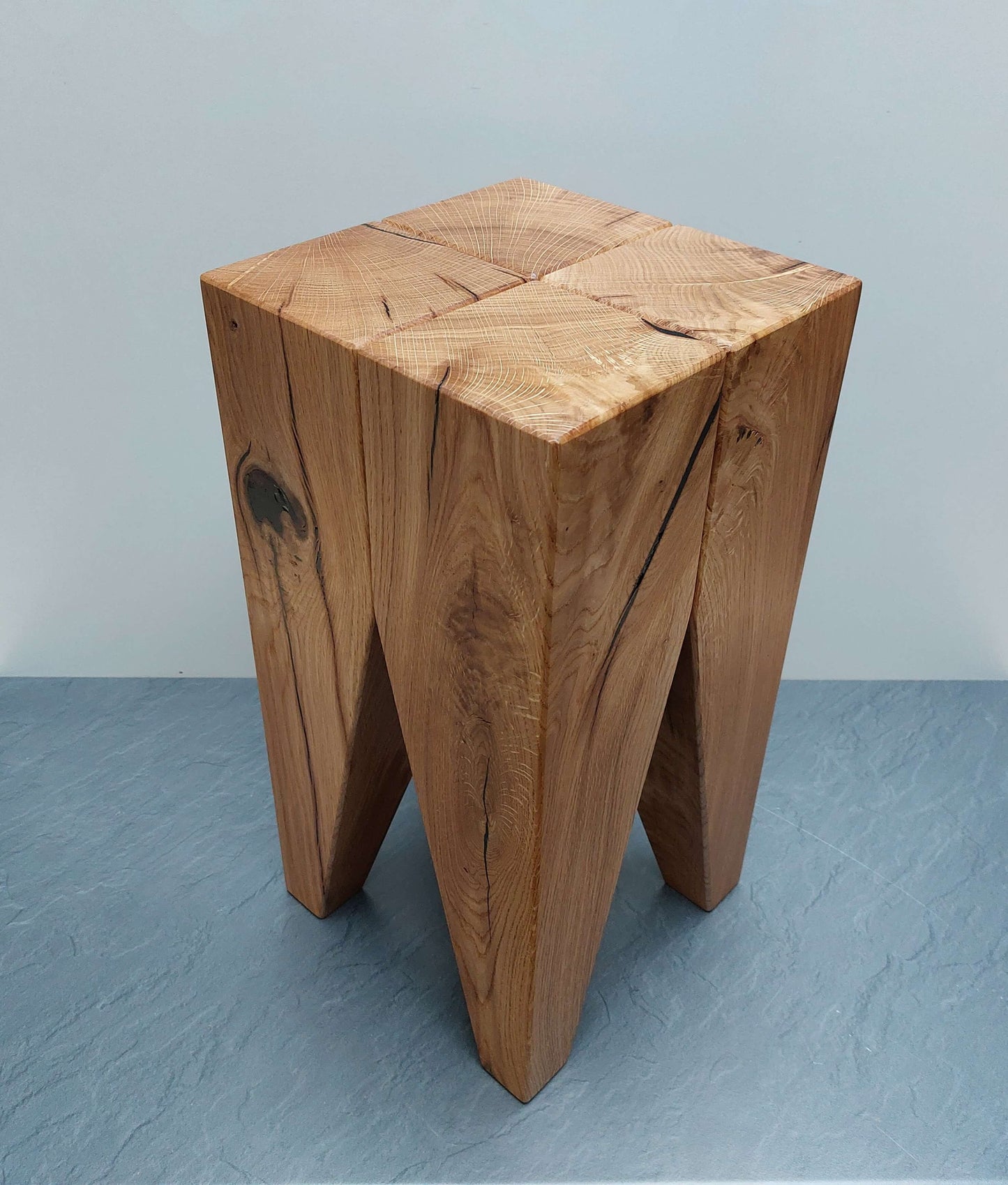 Holz Hocker Beistelltisch massiv Eiche  Zahnhocker Couchtisch Wohnzimmer einrichten Wildeiche Massivholz Praxis Büromöbel Zahnarzt Esszimmer Arzt Wartezimmer 