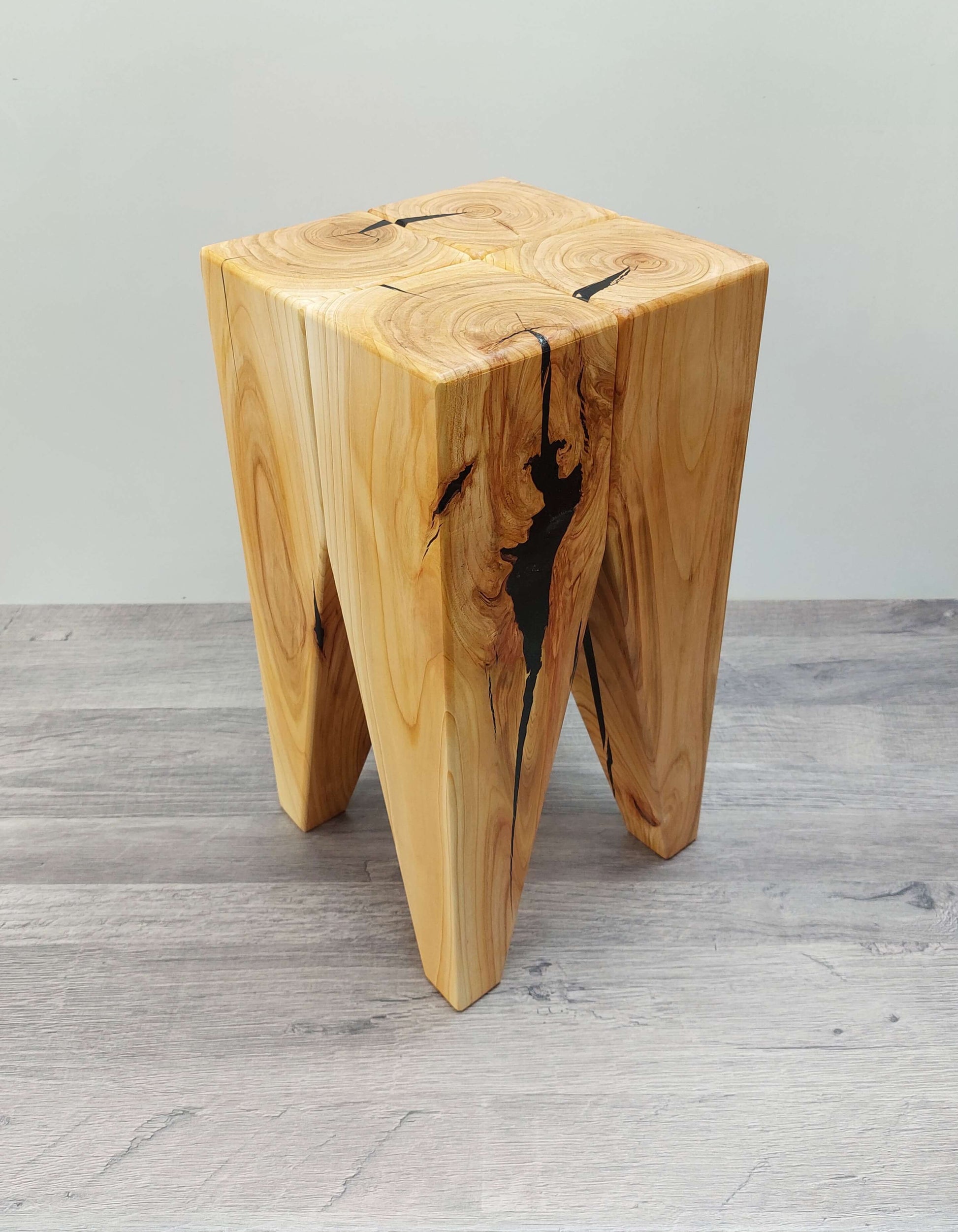 Holz Hocker Beistelltisch Backenzahn Zahnhocker Massivholz  Einrichtung Kirsche Wildkirsche rustikal Couchtisch Coffeetable Stummer Diener Nachttisch Nachtkästchen Wohnzimmer Schlafzimmer Küche Designer Einrichtung