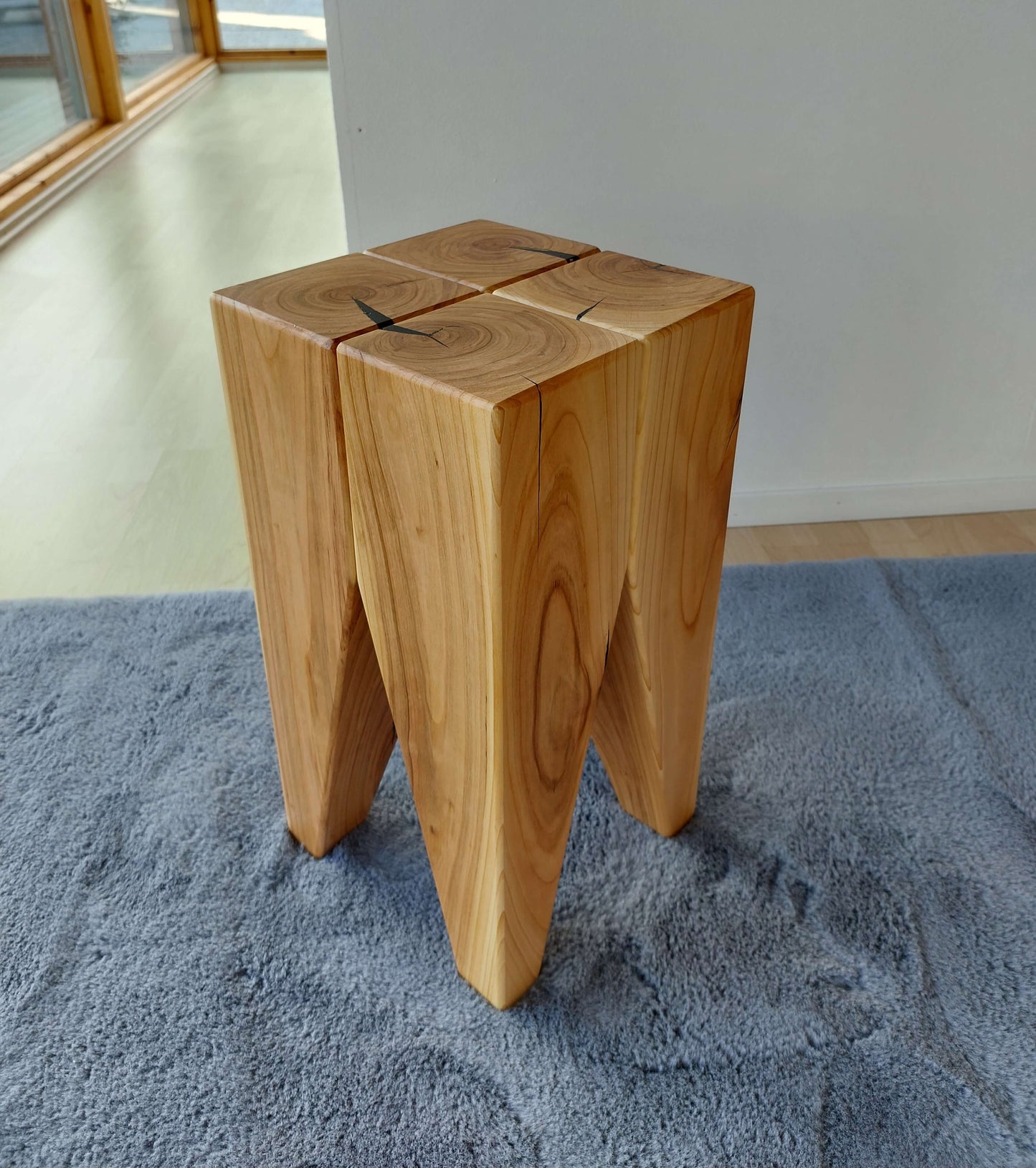 Massivholz Kirsche Hocker Beistelltisch Nachttisch Nachtkästchen Couchtisch Kirsche Wildkirsche Wohnzimmer einrichten modernes Design rustikale Eirnichtung Zahnhocker Backenzahn Küche einrichten