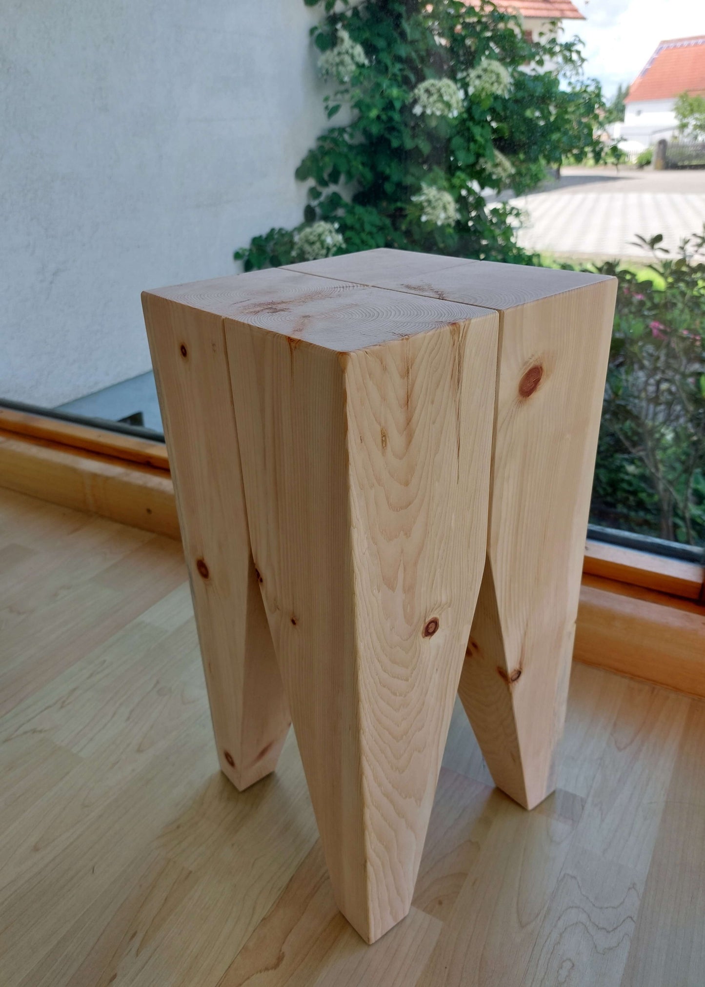 Zahnhocker Zirbenholz Hocker Beistelltisch  modern Nachtkästchen Massivholz Arve Nachtkästchen Couchtisch Tirol Alpen  Sitzbank Sitzhocker Schlafzimmer Wohnzimmer Küche rustikal urig gemütlich