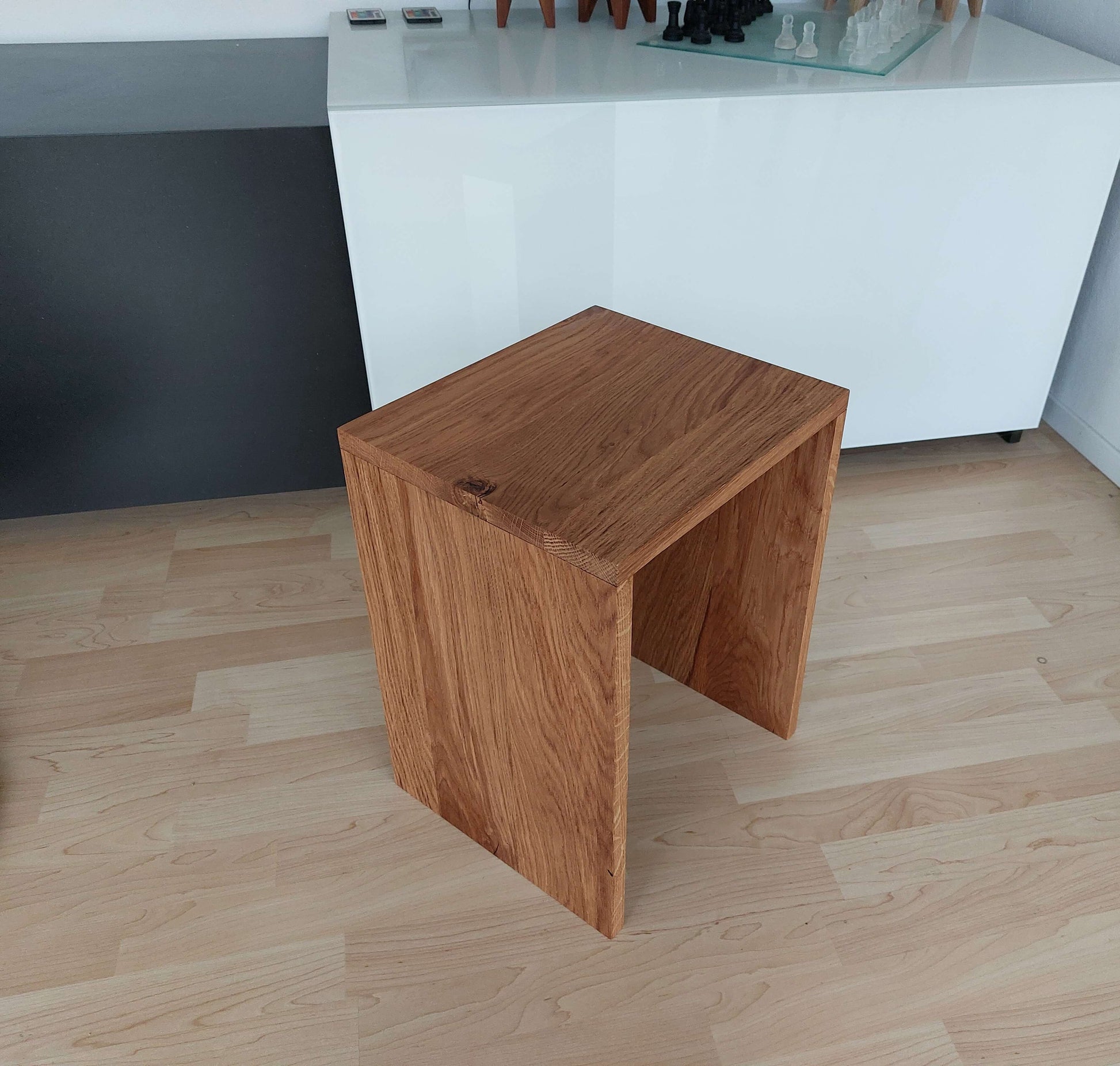 Hocker Eiche Beistelltisch Nachttisch Sitzbank Sitzhocker Tisch Couchtisch Massivholz Wohnzimmer Schlafzimmer Küche Esszimmer Garderobe Designer Einrichtung 