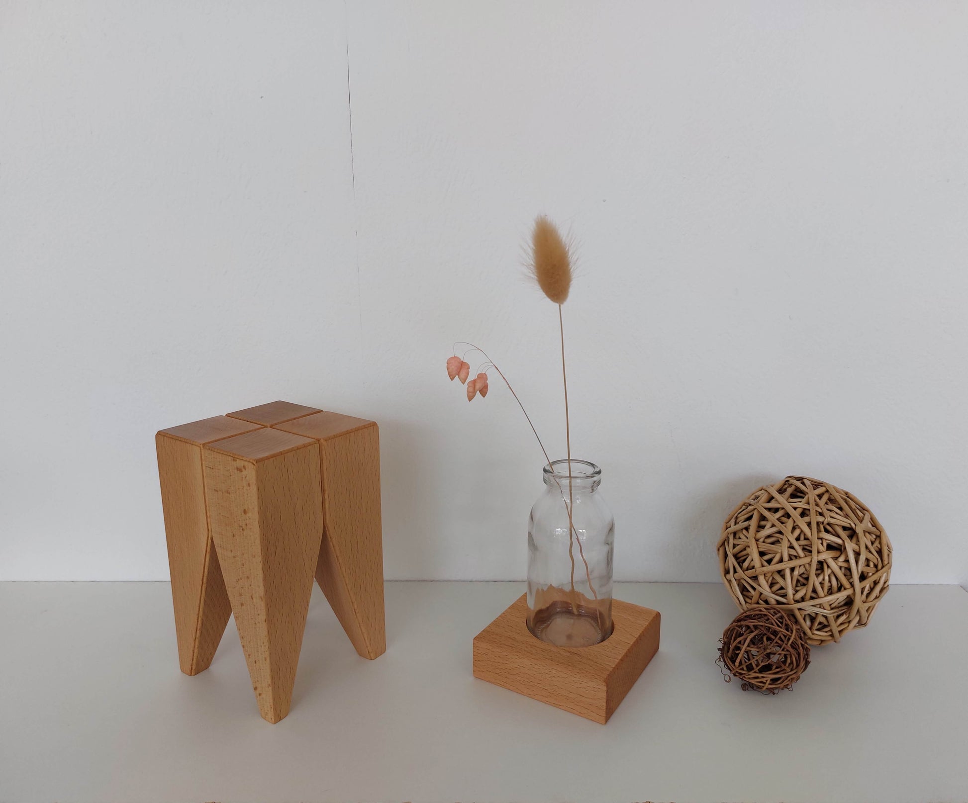 Blumenvase Holz Glas Blumen Hochzeitsdeko Deko Hochzeit Tischdeko Wohnzimmer dekorieren Einrichtung Backenzahn Hocker Figur Statue Massivholz Wohnen