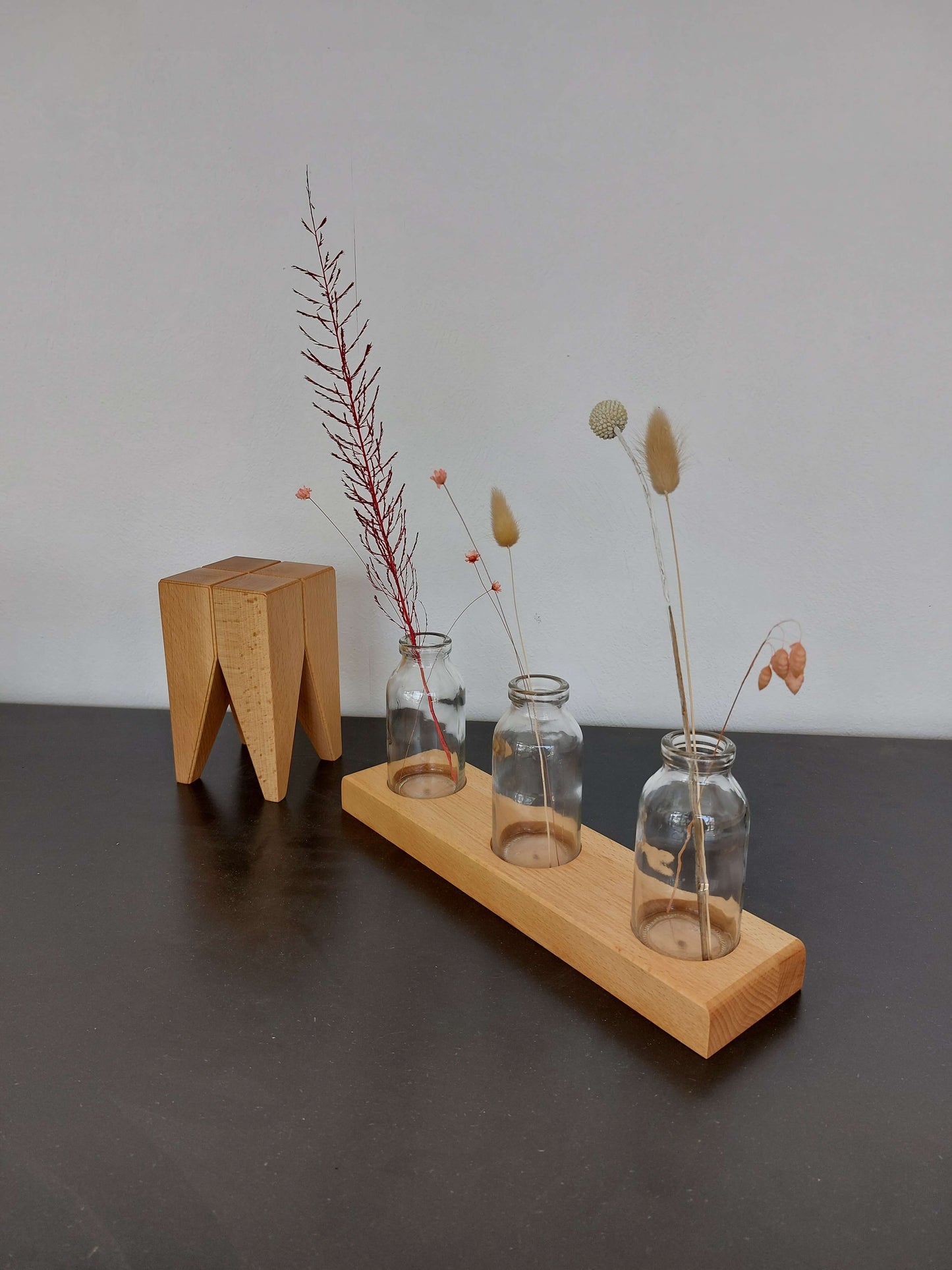 Blumenvase Glas Holz Blumen Tischdeko Hochzeitsdeko Couchtisch Fensterbank Zuhause einrichten Deko Accessoire dekorieren Trockenblumen Einrichtungsideen  Wohnzimmer  Backenzahn Hocker Figur Statue Buchstütze Designer Einrichtung