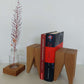 Designer Buchstütze Zahnhocker Figur Statue Massivholz Eiche modern Wohnzimmer Deko Accessoire exklusiv Geschenk Holz Design Einrichtung Wohnzimmer Schlafzimmer Büro Home Office  Fensterbank Schreibtisch