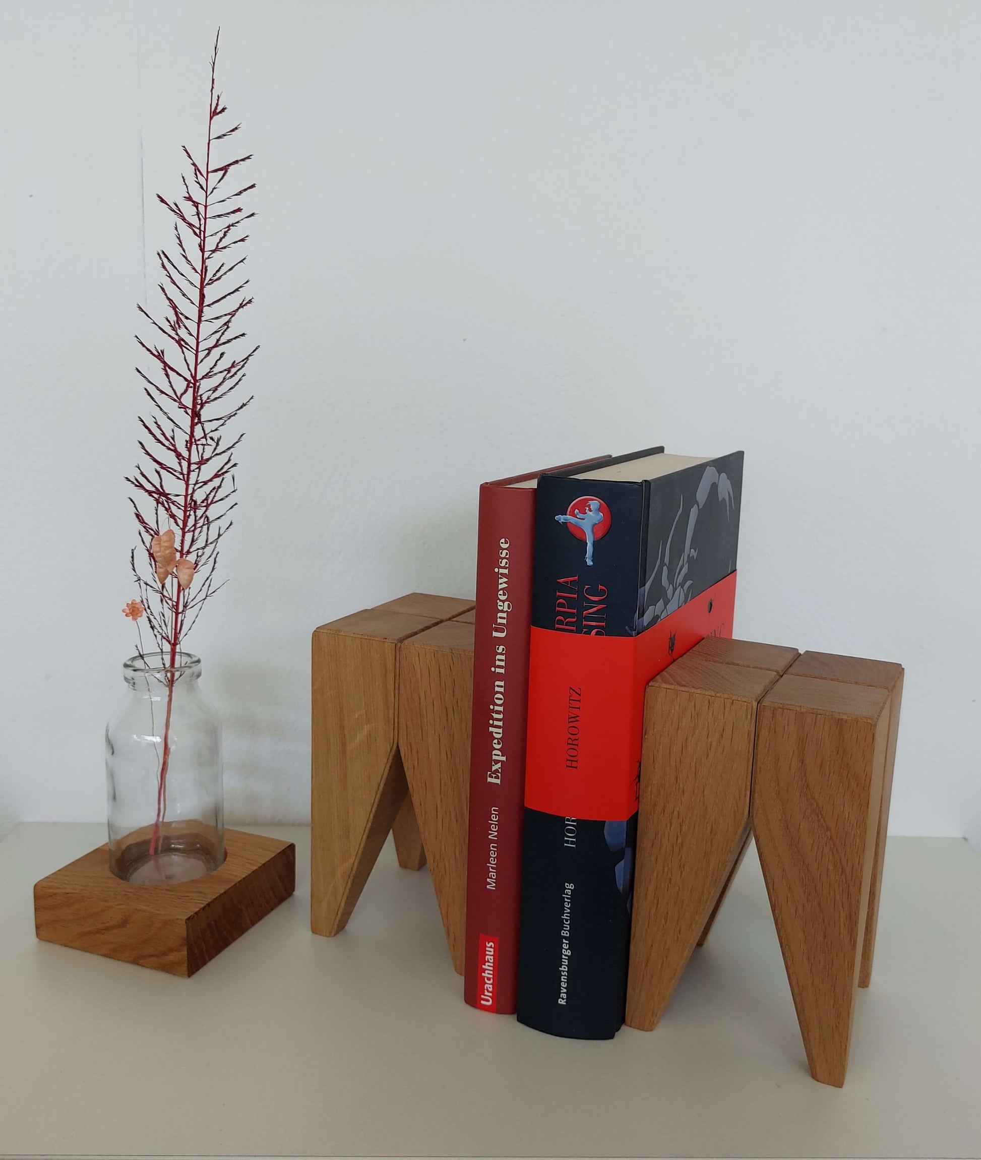 Designer Buchstütze Zahnhocker Figur Statue Massivholz Eiche modern Wohnzimmer Deko Accessoire exklusiv Geschenk Holz Design Einrichtung Wohnzimmer Schlafzimmer Büro Home Office  Fensterbank Schreibtisch