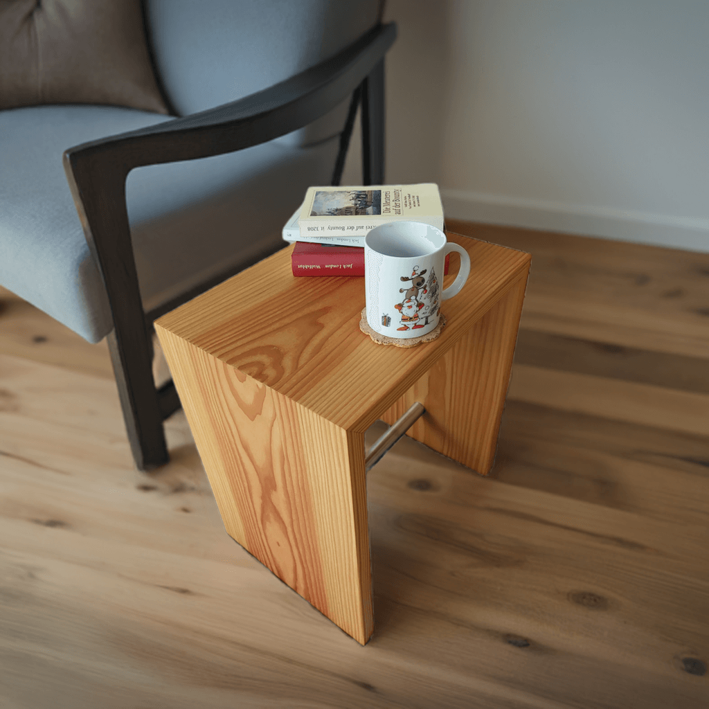 moderner Holz Hocker & Beistelltisch in Lärche