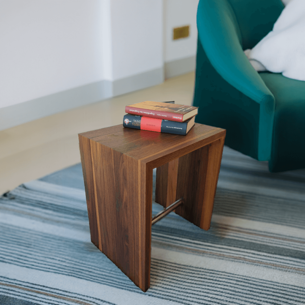 Design Hocker Beistelltisch Nussbaum modern Sitzbank Sitzhocker Massivholz Nachttisch Amerikanischer Nussbaum Wohnzimmer Schlafzimmer 