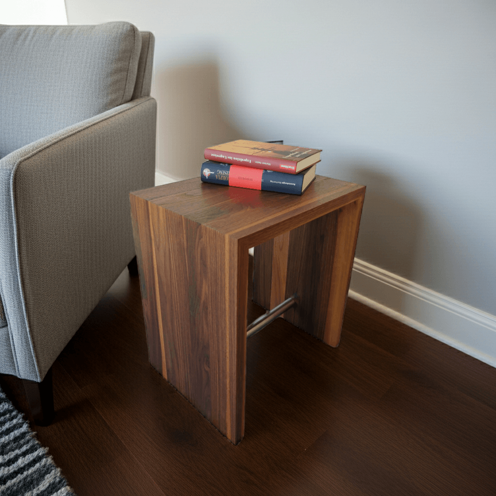 Design Hocker Nussbaum Beistelltisch - moderner Sitzhocker Massivholz Nachttisch in Amerikanischem Nussbaum - Einrichtung für Wohnzimmer, Schlafzimmer, Praxis und Büro