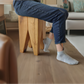 Massivholz Hocker Beistelltisch Eiche Design modern Nachttisch Sitzbank wild Wohnzimmer rustikal Esszimmer Küche Garderobe Designer Einrichtung Handwerk Handarbeit  Couchtisch Zahnhocker Zahnarzt Praxis Büroeinrichtung Praxisplanung 