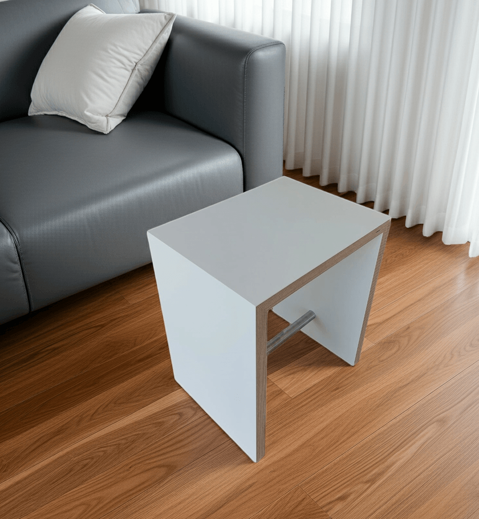 moderner Design Hocker weiß mit Multiplex Kante Beistelltisch Nachttisch Couchtisch Sitzhocker - Einrichtung für Wohnen, Büro und Arztpraxis