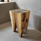 Moderner Holz Hocker Nussbaum Beistelltisch Nachttisch - handgefertigter Sitzhocker inspiriert vom Zahnhocker-Design - Sitzhocker und Beistelltisch für Badezimmer und modernes Bad