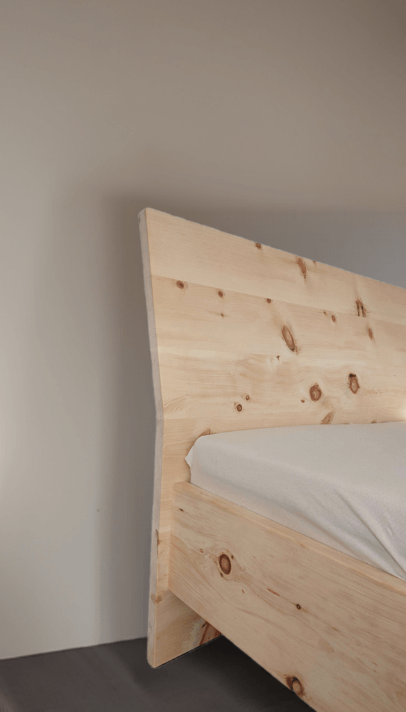 Bett Zirbe Massivholzbett Zirbenholzbett Arve Schlafzimmer Einrichtung Holzbett rustikal Tirol  Zirbelkiefer Massivholz 
