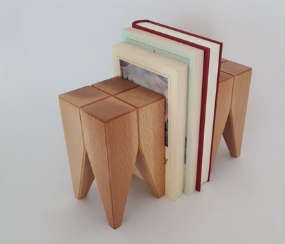 Buchstütze Statue Massivholz Buche Büro Home Office Deko Zahnhocker Bücherregal Bücher Wohnzimmer Büro Esszimmer Schlafzimmer moderne Designer Einrichtung Deko Accessoire Handarbeit Holz Design  Zahnhocker Arztpraxis Zahnarzt Praxis Büro