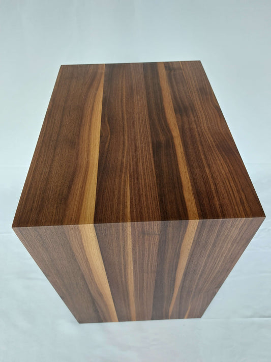 Holz Hocker Beistelltisch Nussbaum Massivholz moderner Sitzhocker Designer Einrichtung Möbel Couchtisch Nachttisch Wohnzimmer Küche Schlafzimmer Wartezimmer Arztpraxis Büro Zahnarzt